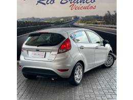 FORD - FIESTA - 2014/2015 - Prata - R$ 43.900,00