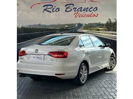 VOLKSWAGEN - JETTA - 2015/2015 - Branca - R$ 74.900,00