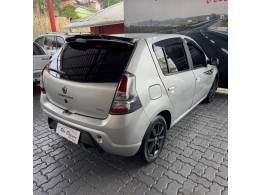 RENAULT - SANDERO - 2013/2014 - Prata - R$ 37.900,00