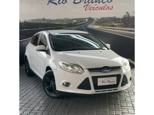 FORD - FOCUS - 2015/2015 - Branca - R$ 57.900,00