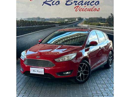 FORD - FOCUS - 2017/2017 - Vermelha - R$ 72.900,00