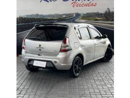 RENAULT - SANDERO - 2013/2014 - Prata - R$ 37.900,00