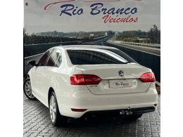 VOLKSWAGEN - JETTA - 2011/2012 - Branca - R$ 65.900,00