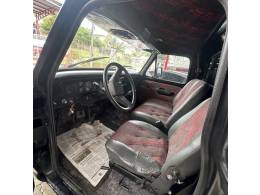 FORD - F-2000 - 1983/1984 - Preta - R$ 79.900,00