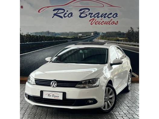 VOLKSWAGEN - JETTA - 2011/2012 - Branca - R$ 65.900,00