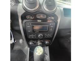 RENAULT - SANDERO - 2011/2012 - Branca - R$ 33.900,00