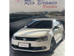 VOLKSWAGEN - JETTA - 2012/2013 - Branca - R$ 74.900,00