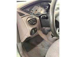 FORD - FOCUS - 2001/2001 - Verde - R$ 27.900,00
