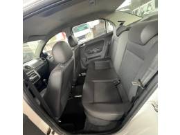 VOLKSWAGEN - VOYAGE - 2014/2015 - Branca - R$ 40.900,00