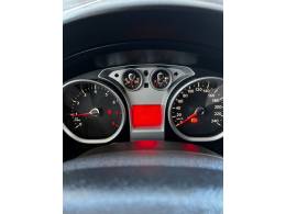 FORD - FOCUS - 2011/2012 - Preta - R$ 41.900,00