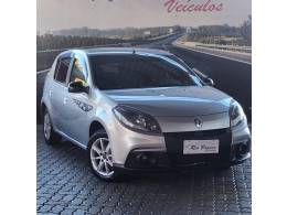 RENAULT - SANDERO - 2013/2014 - Prata - R$ 39.900,00