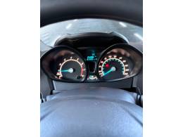 FORD - FIESTA - 2015/2016 - Branca - R$ 49.900,00