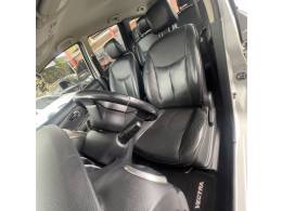 NISSAN - GRAND LIVINA - 2011/2012 - Prata - R$ 43.900,00