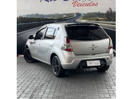 RENAULT - SANDERO - 2013/2014 - Prata - R$ 36.900,00