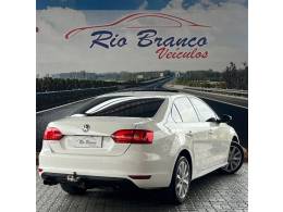 VOLKSWAGEN - JETTA - 2011/2012 - Branca - R$ 65.900,00