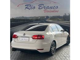 VOLKSWAGEN - JETTA - 2012/2013 - Branca - R$ 74.900,00