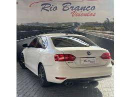 VOLKSWAGEN - JETTA - 2012/2013 - Branca - R$ 74.900,00