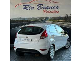 FORD - FIESTA - 2015/2016 - Branca - R$ 49.900,00