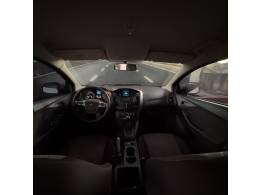 FORD - FOCUS - 2015/2015 - Branca - R$ 57.900,00