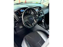 FORD - FOCUS - 2016/2016 - Branca - R$ 69.900,00