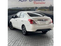 NISSAN - VERSA - 2016/2017 - Branca - R$ 49.900,00