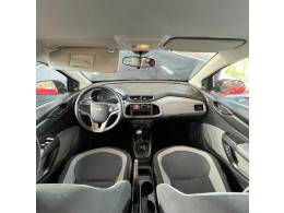 CHEVROLET - ONIX - 2015/2016 - Vermelha - R$ 47.900,00