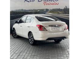 NISSAN - VERSA - 2016/2017 - Branca - R$ 51.900,00