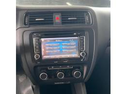 VOLKSWAGEN - JETTA - 2011/2012 - Branca - R$ 65.900,00