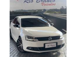 VOLKSWAGEN - JETTA - 2012/2013 - Branca - R$ 74.900,00