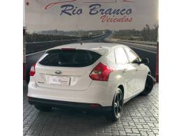 FORD - FOCUS - 2015/2015 - Branca - R$ 57.900,00