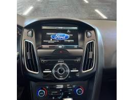 FORD - FOCUS - 2016/2016 - Branca - R$ 69.900,00