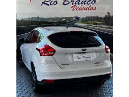 FORD - FOCUS - 2017/2017 - Branca - R$ 69.900,00