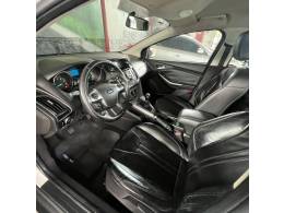 FORD - FOCUS - 2015/2015 - Branca - R$ 58.900,00