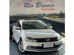 VOLKSWAGEN - JETTA - 2015/2015 - Branca - R$ 74.900,00