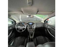 FORD - FOCUS - 2015/2015 - Branca - R$ 58.900,00
