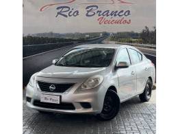 NISSAN - VERSA - 2012/2013 - Prata - R$ 37.900,00