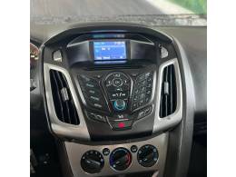 FORD - FOCUS - 2015/2015 - Branca - R$ 58.900,00