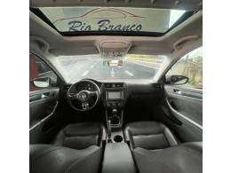 VOLKSWAGEN - JETTA - 2011/2012 - Branca - R$ 65.900,00