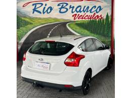 FORD - FOCUS - 2015/2015 - Branca - R$ 58.900,00