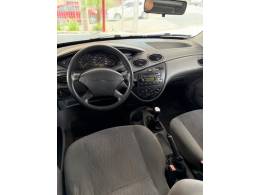 FORD - FOCUS - 2001/2001 - Verde - R$ 27.900,00