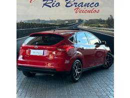 FORD - FOCUS - 2017/2017 - Vermelha - R$ 69.900,00