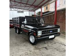 FORD - F-2000 - 1983/1984 - Preta - R$ 79.900,00