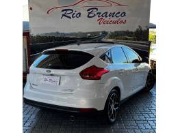FORD - FOCUS - 2017/2017 - Branca - R$ 69.900,00