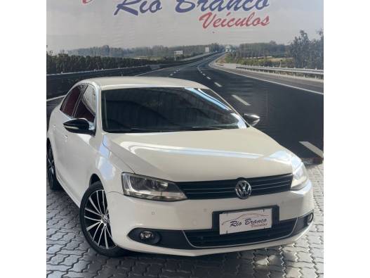 VOLKSWAGEN - JETTA - 2012/2013 - Branca - R$ 74.900,00