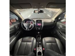 NISSAN - VERSA - 2016/2017 - Branca - R$ 49.900,00