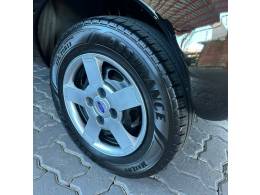 FORD - KA - 2003/2003 - Preta - R$ 16.900,00