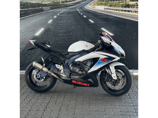 SUZUKI - GSXR - 2011/2012 - Branca - R$ 42.900,00