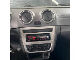 VOLKSWAGEN - VOYAGE - 2014/2015 - Branca - R$ 40.900,00