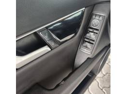 MERCEDES-BENZ - C 180 - 2011/2012 - Branca - R$ 58.900,00