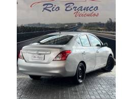 NISSAN - VERSA - 2012/2013 - Prata - R$ 37.900,00